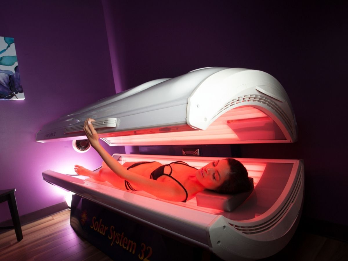 Laydown red light therapy bed at Planet Beach Spray & Spa designed for full-body skin rejuvenation